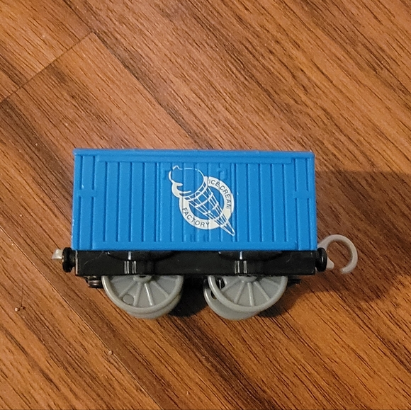 Thomas & Friends Trackmaster Ice Cream Factory Box Car - Picture 1 of 3